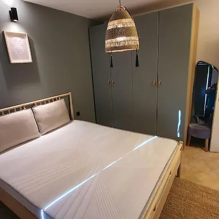 Oasis Apartment, луксозен в комплекс оазис 로제넷츠